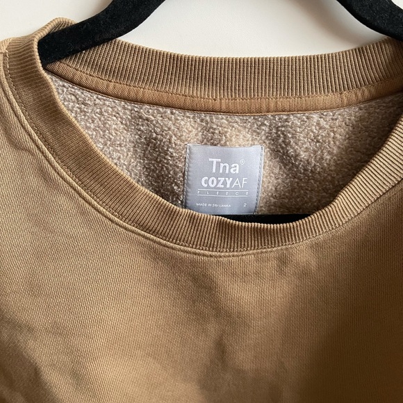 Aritzia cozy fleece cropped boyfriend sweatshirt - Picture 2 of 2